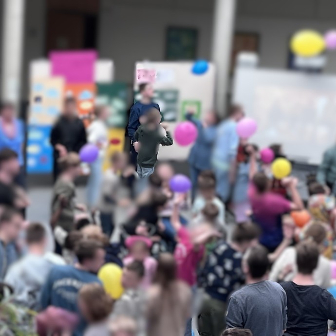 None (vergrößerte Bildansicht wird geöffnet)
