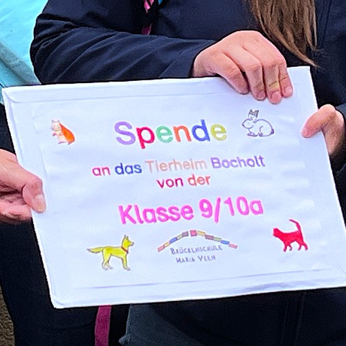 Das Foto zeigt den Umschlag mit der Spende für das Tierheim in Bocholt.