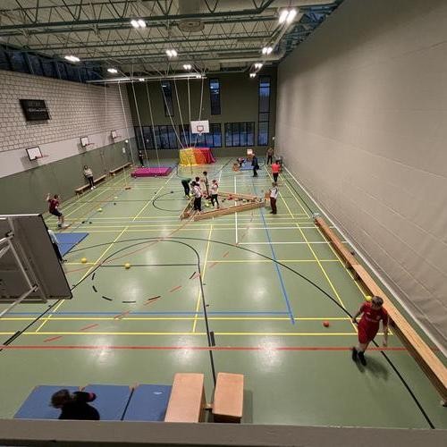 Das Foto zeigt  die große Sporthalle in Hachen.