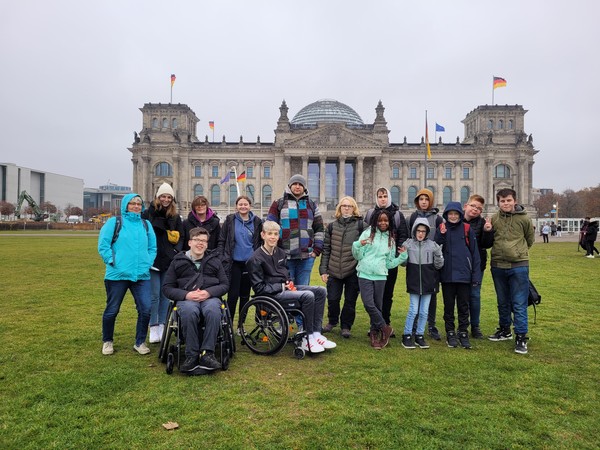 Wir besuchten viele Sehenswürdigkeiten in Berlin.