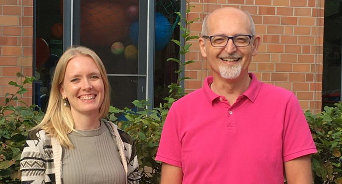 Das Bild zeigt die Verbindungslehrer:innen Annika Lühn und Helge Kramer