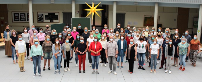 Die Mitarbeiter:innen der Brückenschule im Schuljahr 2021.22