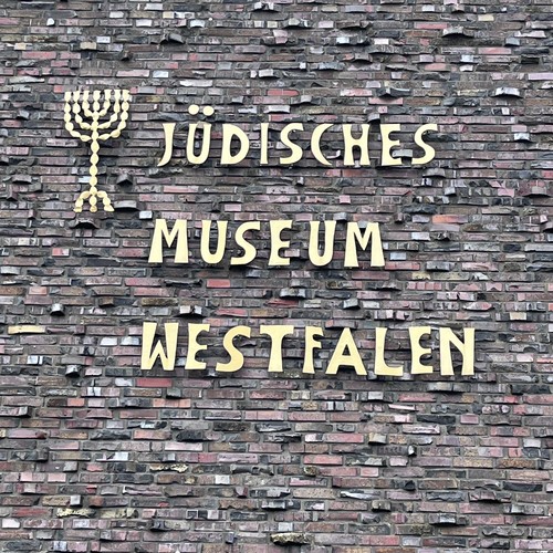 Das Foto zeigt  die Beschriftung des Museums.