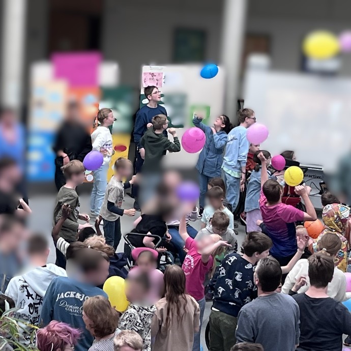 None (vergrößerte Bildansicht wird geöffnet)
