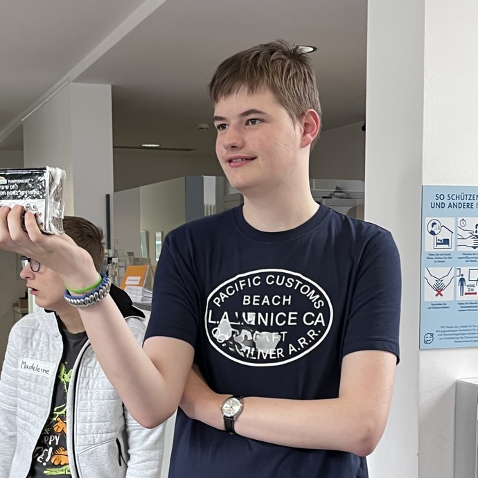 None (vergrößerte Bildansicht wird geöffnet)